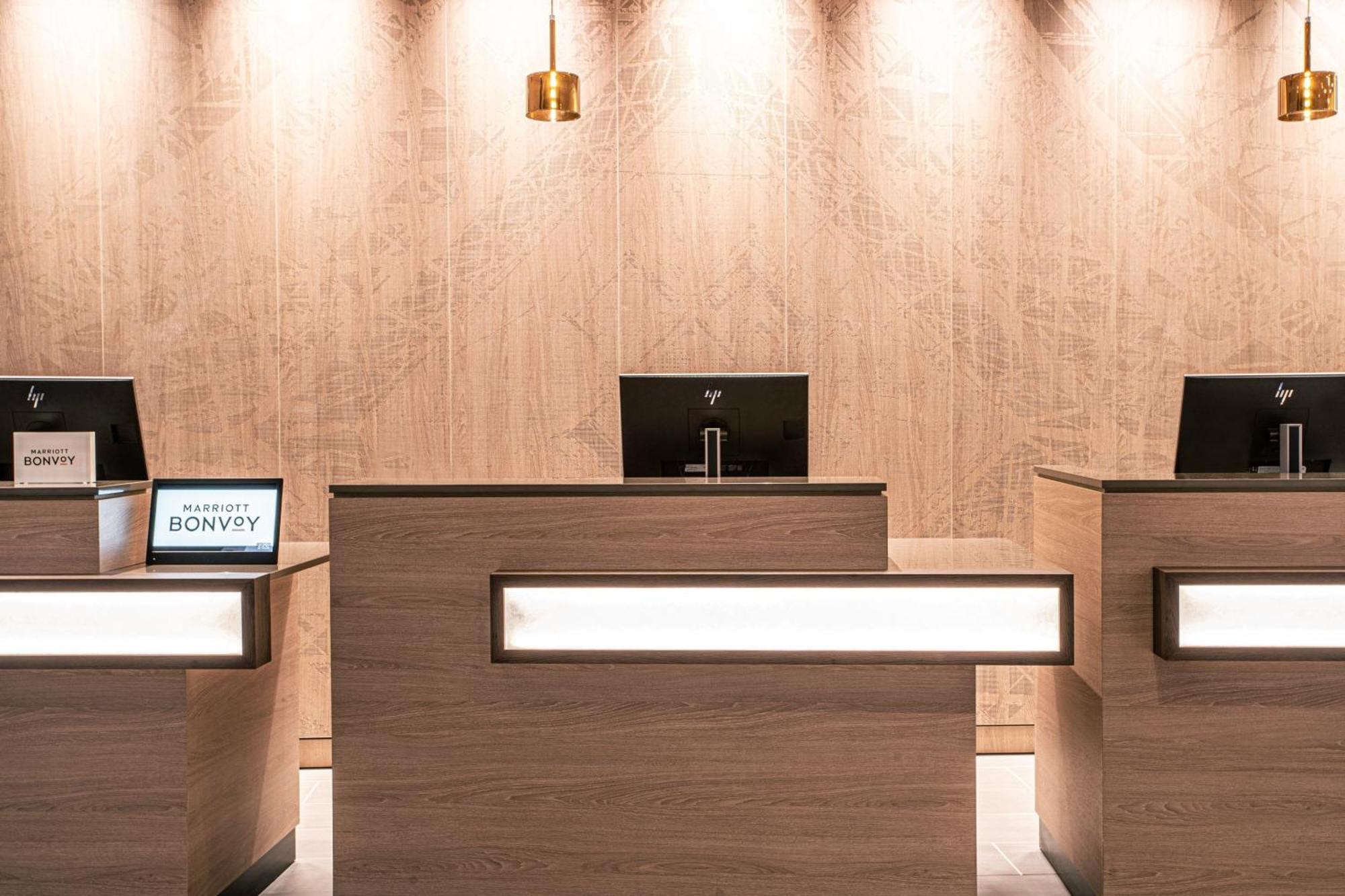 Courtyard By Marriott Paris Porte De Versailles Issy-les-Moulineaux Exterior foto